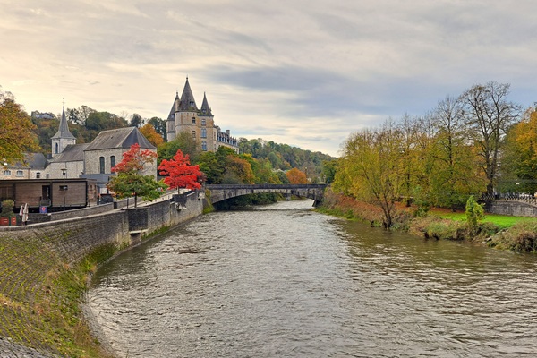 camper roadtrip ardennen mobilhome Durbuy